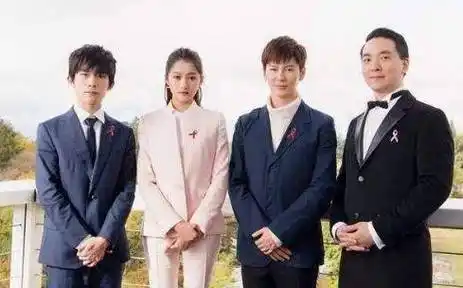 172关晓彤同台178易烊千玺,腰线出现神奇一幕,不知该羡慕谁_身高