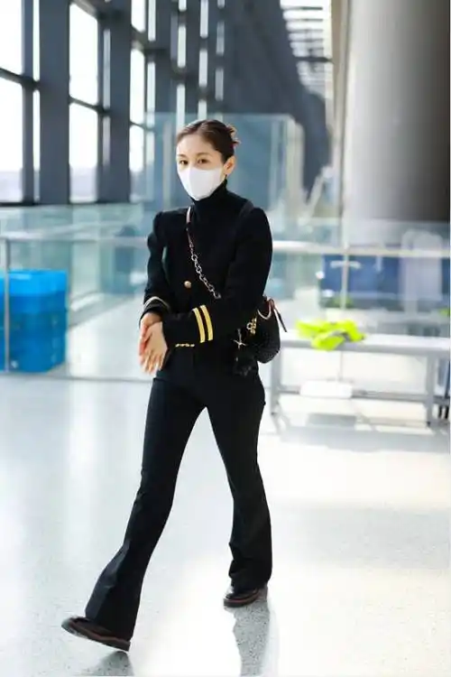 王子文的气场真强,一袭干练风穿搭好高级,美得大气耀眼,超靓-幽兰花香