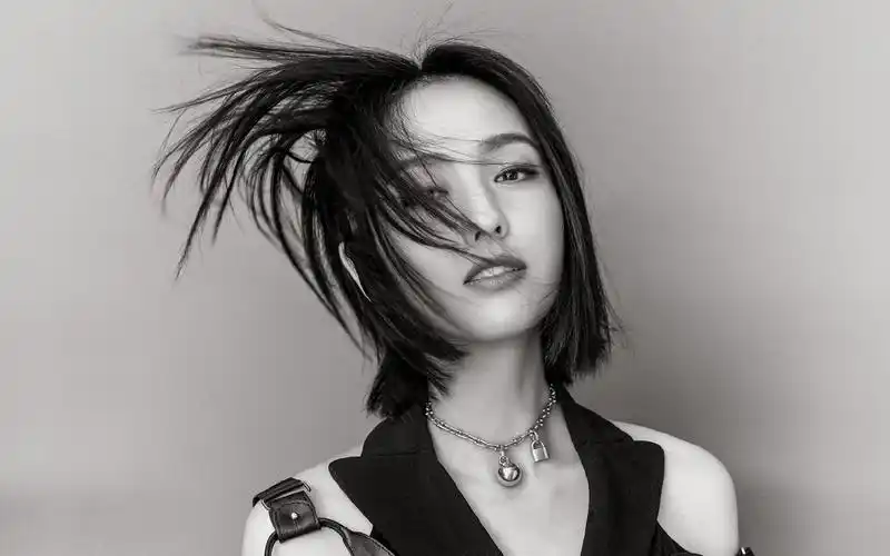 佟丽娅性感写真高清桌面电脑壁纸