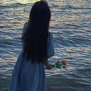 海边的女生头像给人一种清爽的感觉,温柔又很好看的夏季头像换上给