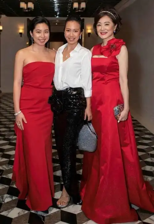 林青霞终于将老公写进书里几个小故事让大家见识邢李原的魅力