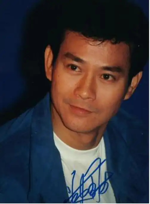 71岁郑少秋帅到看不出年龄 又唱又跳体力不输年轻人