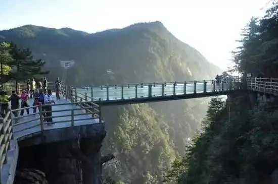 宜春明月山青云栈道