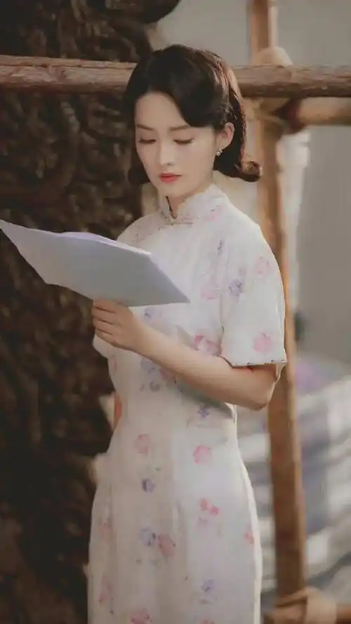 李沁旗袍壁纸_李沁_壁纸_旗袍