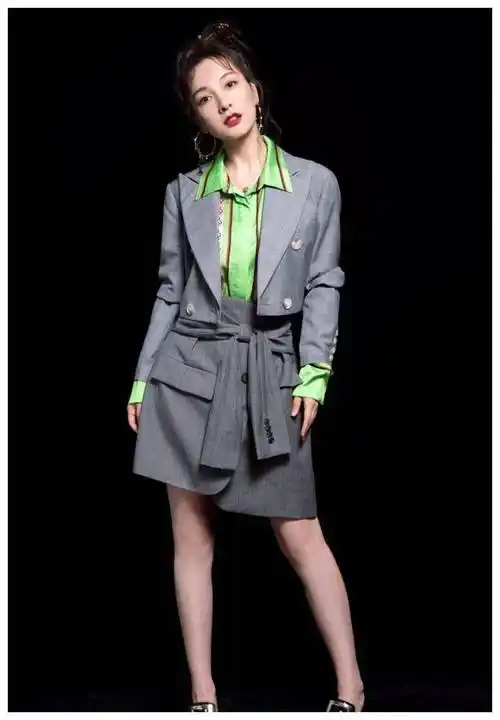 原创好不容易把腿型矫正的吴昕最不适合穿长裤了一秒打回原形