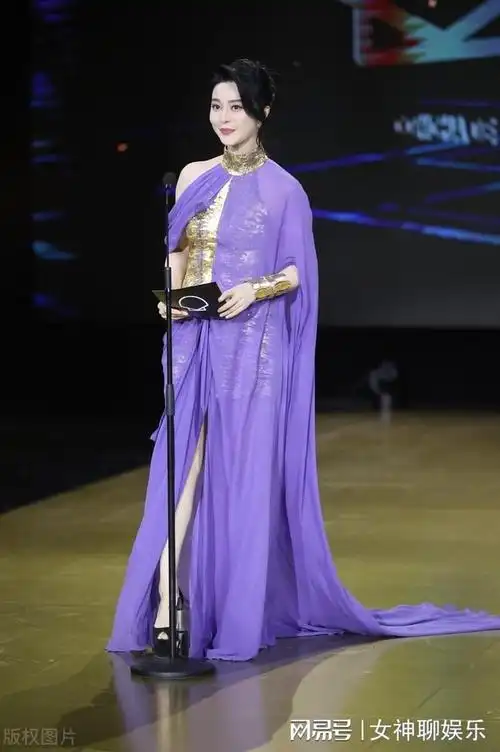 范冰冰紫色纱裙惊艳圣塞电影节闭幕式气质优雅如仙女下凡