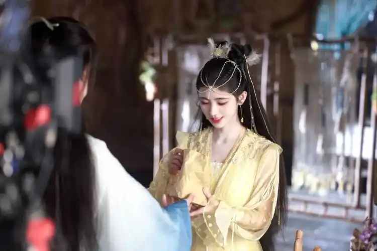 鞠婧祎古装剧照黄色裙子4k美女壁纸