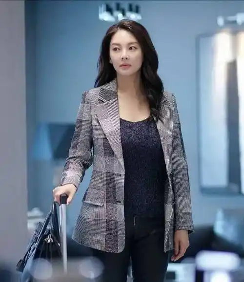 张雨绮微胖身材也美了,穿了西装依旧惹人"馋"这种魅力太独特了_形象