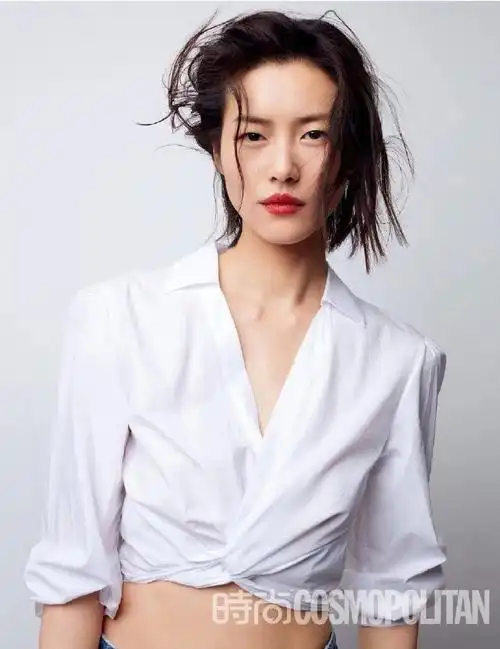 刘雯夏日绿意写真