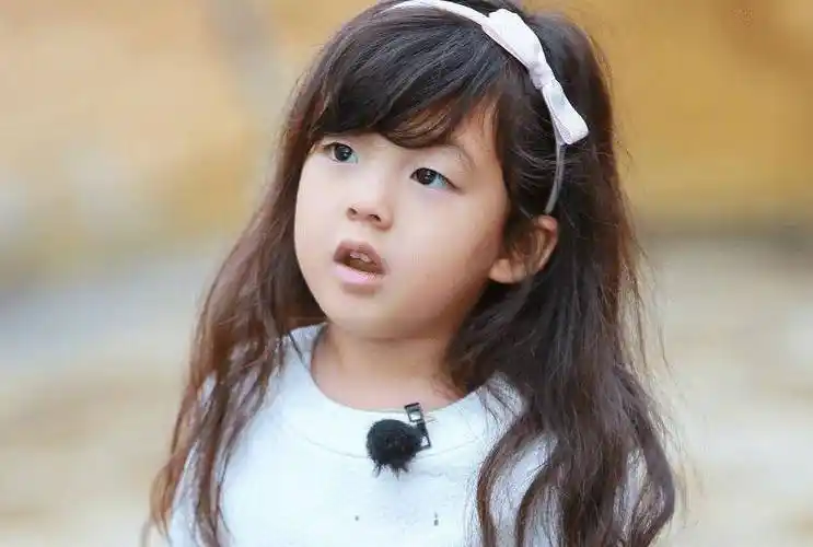 看到6岁的小泡芙,才懂啥是开挂式长大_霍思燕_杜江_小时候