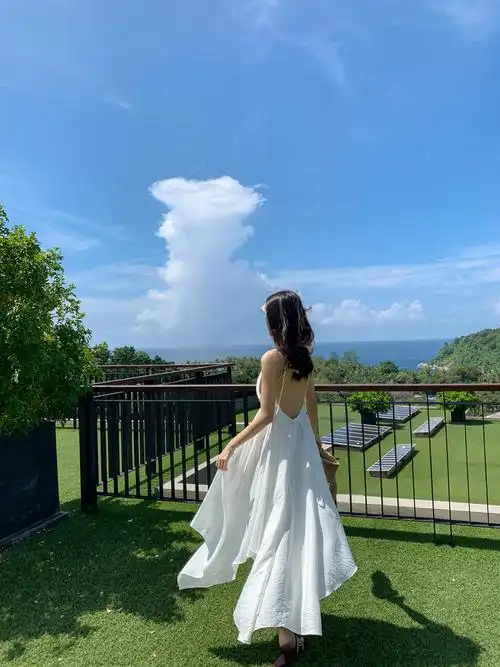 艳如飞白色吊带连衣裙巴厘岛三亚性感露背不规则大摆长裙超仙度假沙滩