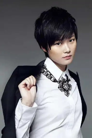 歌曲大女人歌词,大女人歌词(感受经典李宇春超女成都赛区海选)