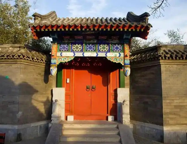 在大门的选择上有着严苛的要求,不同的身份规定了对应大门的不同样式