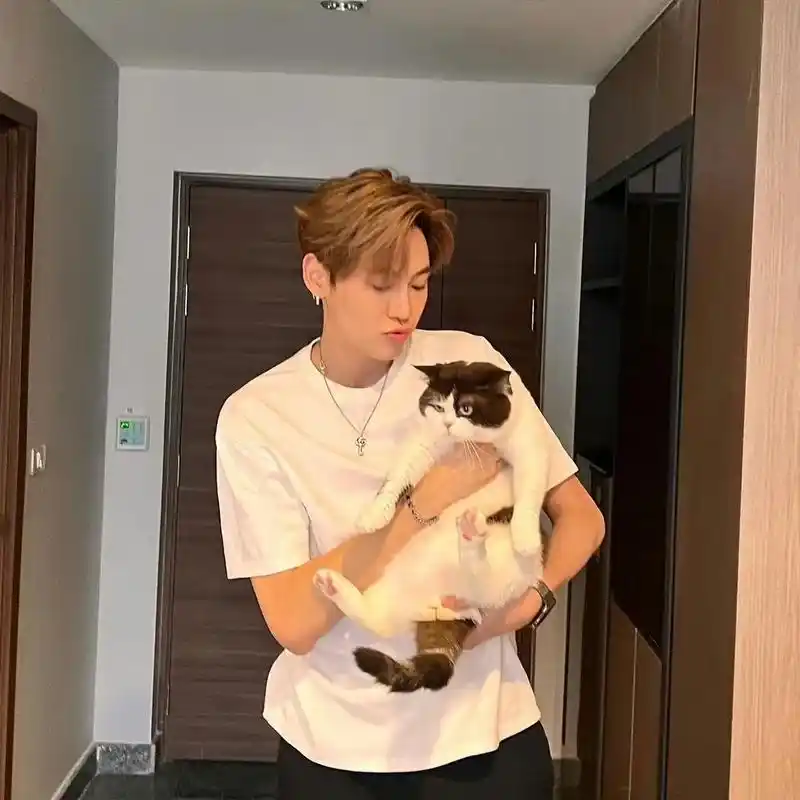 哈哈哈哈哈哈 笑死.我们李李抱俩孩子,俩孩子都走光了,抱皮可 - 抖音