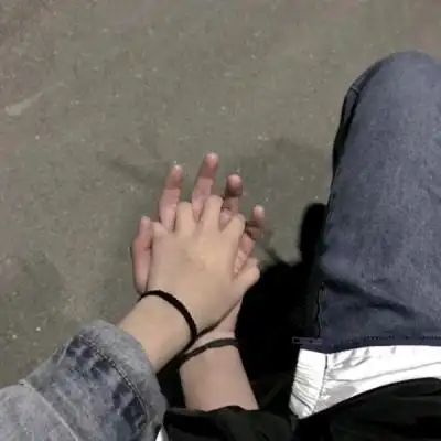 情侣牵手图片真实照片只有手 超浪漫情侣手牵手高清图片大全_情侣头像