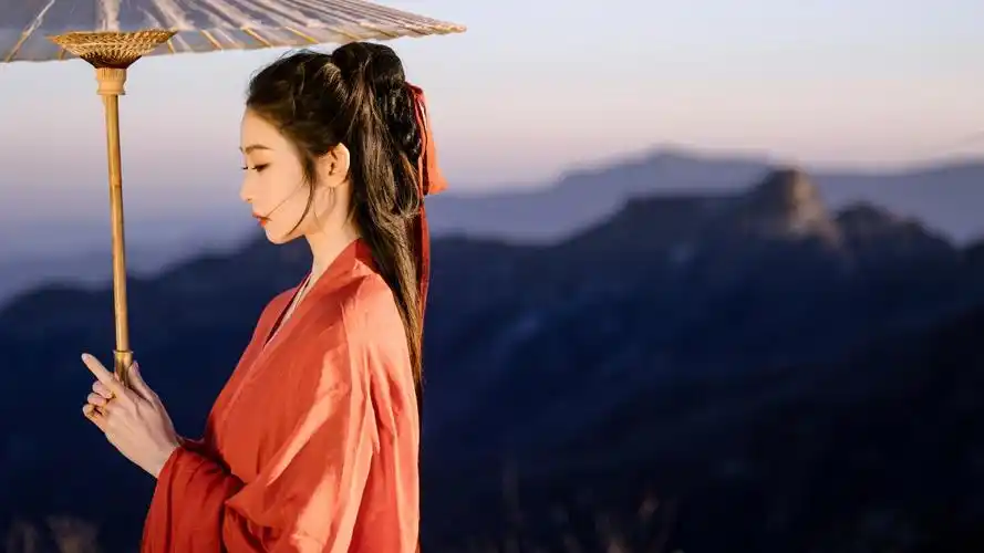 4k 美女 侧脸 唯美 古风 伞 山 古装 美女 高清 电脑壁纸图片高清