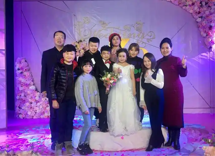 袖珍明星朱洁结婚啦!影人姐姐参加婚礼并记录全程