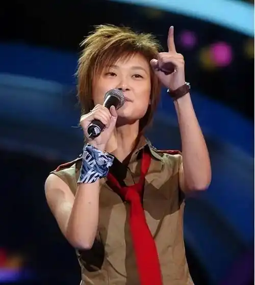 出道19年,不出众的李宇春,为何能独居c位?