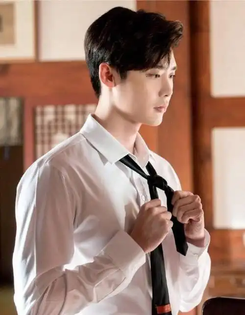 李钟硕笑容单眼皮欧巴李钟硕让人越看越上瘾的撩妹笑容