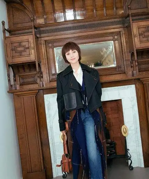 袁泉真是反油腻第一人穿衣体面却显嫩40女人真该学学