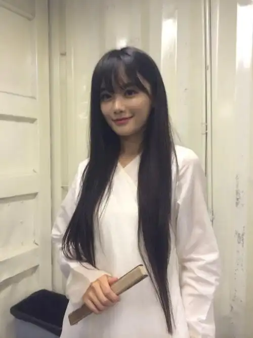 南笙姑娘的一组复古学生装照片真是惊艳了一大片屌丝,清纯神似徐若瑄