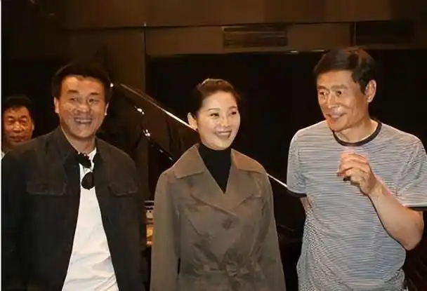 演员何冰结婚几十年0绯闻竟然是因为他的妻子