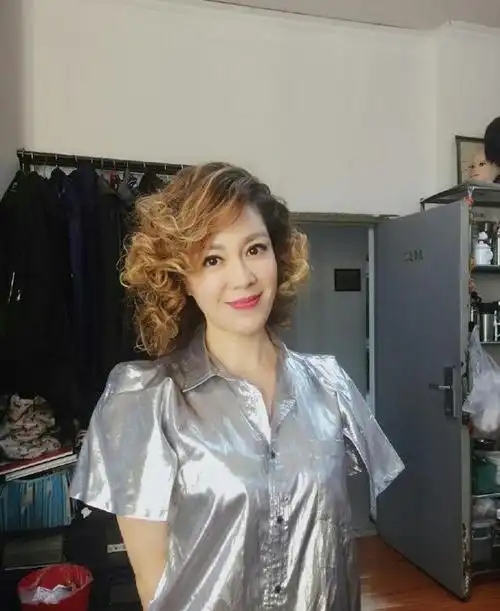 央视主播文静的图片.