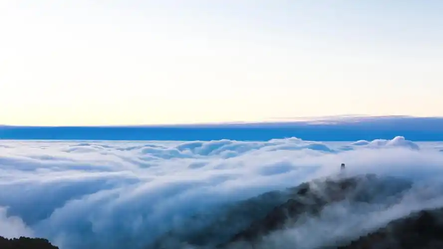 定格初夏最美云海电脑壁纸