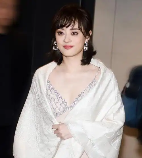 深圳这一夜,被"长发"的孙俪惊艳,凶相变福相,甩打针脸几条街