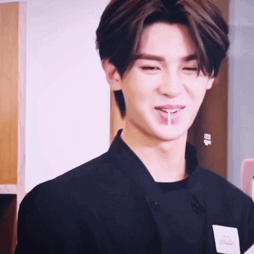 justin黄明昊动图