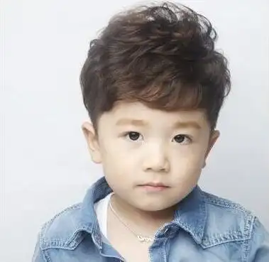 小孩子也喜欢,毕竟爱美之心人人都有,而且小孩子剪一个适合自己的发型