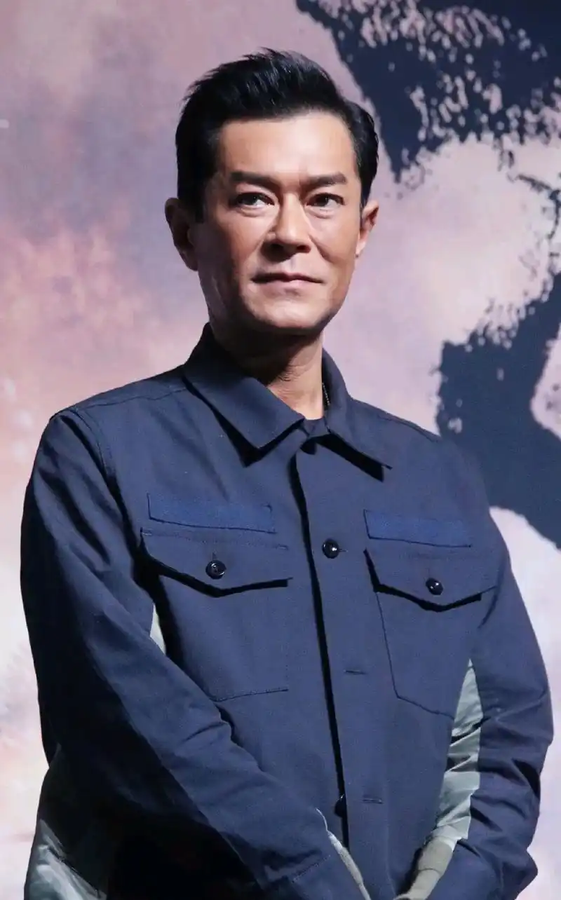 古天乐眉眼"上吊"疑似整容,皮肤由白变黑一直都是谜