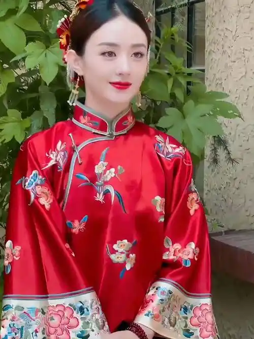 根据以往经验,赵丽颖这次的旗袍造型,必会引发一场热潮.