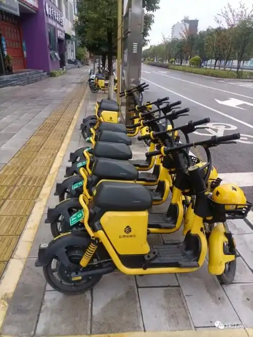 曲靖这里2000余辆共享电动车全部上牌并配置安全头盔