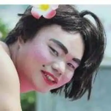 记得这个画着女妆的谐星李健仁吧,下面是小编为大家准备的如花的头像