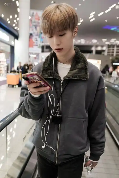 (图/fantasticbaby丨范丞丞 文/ryomania)下载「爱豆app」 了解偶像的