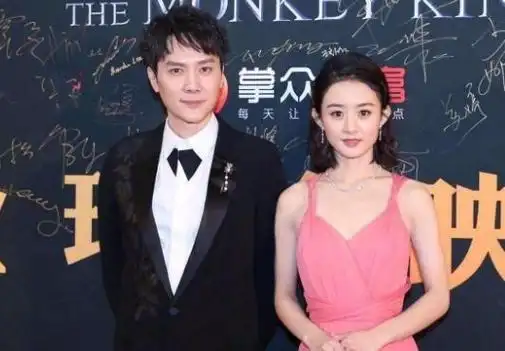 赵丽颖产后上线和儿子玩亲亲冯绍峰采访中透露赵丽颖复出消息