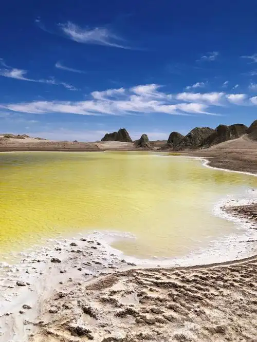 大自然的画作真是美的不可方物,自驾青海两天,印象最深的硫磺湖,爱了