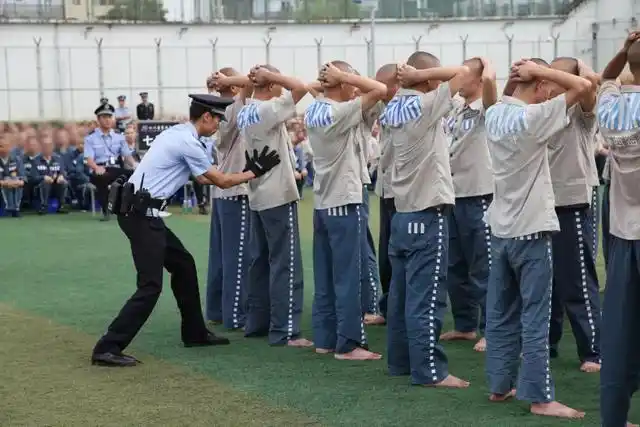 项目正步走齐步走2019年9月12日,中秋节前夕,攀西监狱组织开展"强规范