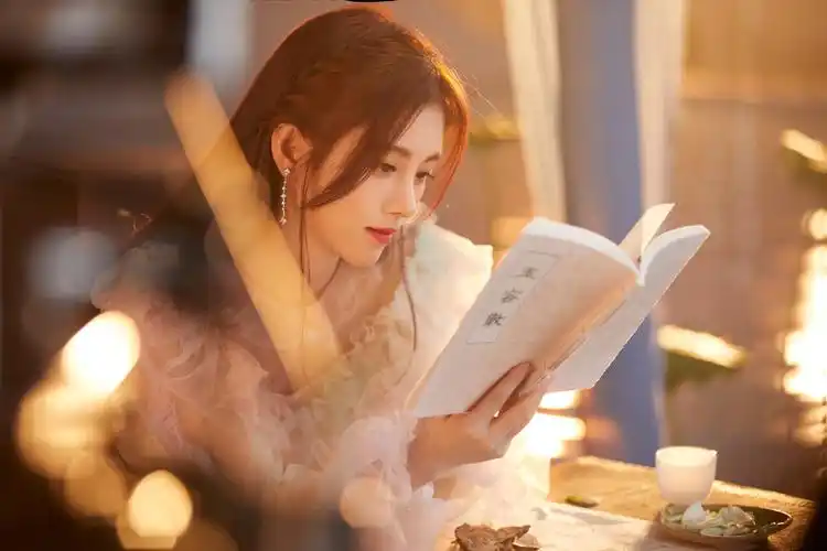 39m上传时间:2021-03-25壁纸标签:鞠婧祎4k壁纸封面图鞠婧祎花西子