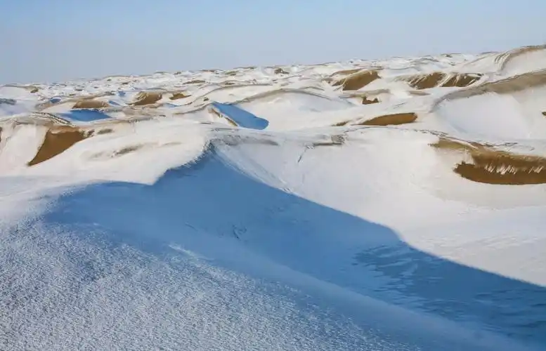 沙漠苍茫,荒凉的景观你或许见过,仅次于南极洲的第2大荒漠,它的形成约