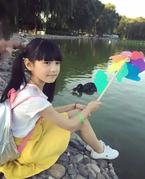 童星张籽沐14岁身高已近170腿长堪比关晓彤还演上网剧女主了