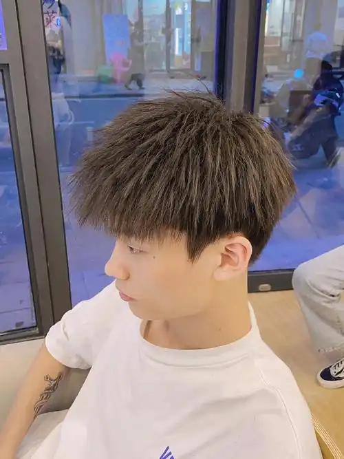 男生摩根烫造型设计