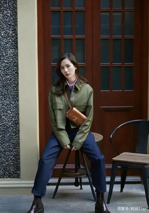 刘诗诗穿搭开挂,军绿夹克配西裤,酷飒小姐姐谁不爱
