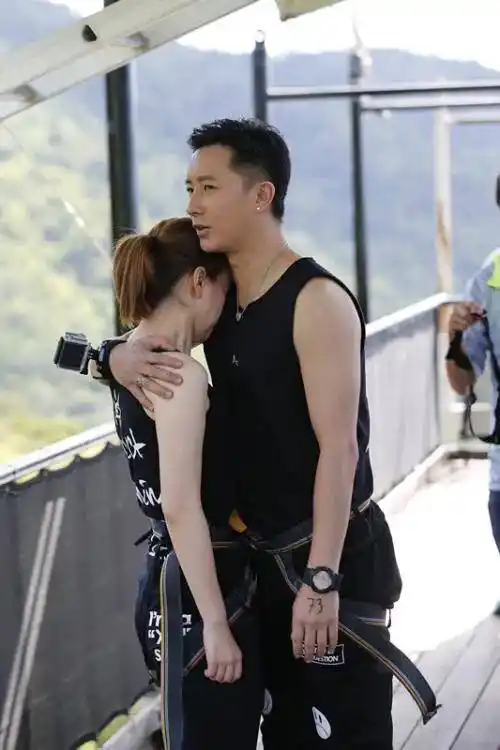 李易峰为什么老看吴昕(吴昕李易峰未播放出来的所有视频)