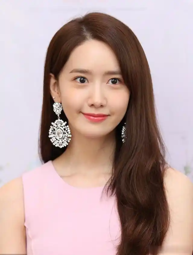 明星美照,图一清丽脱俗的林允儿,"双尾辫"好清纯!