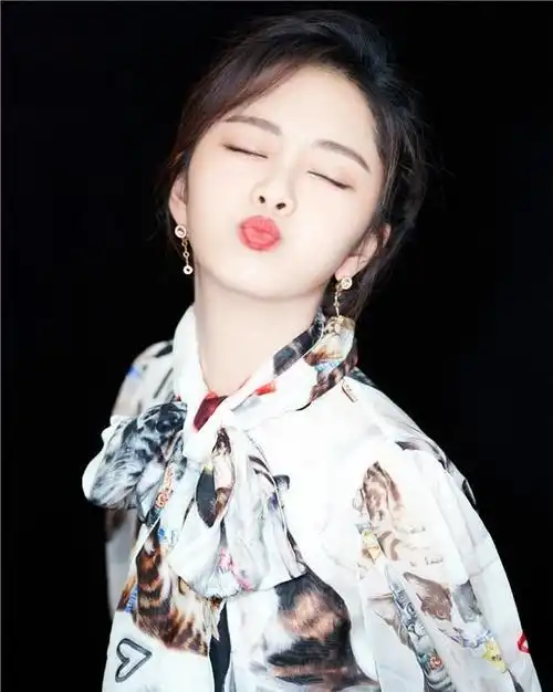 赵露思嘟嘴,谭松韵嘟嘴,虞书欣嘟嘴,看到杨紫:这不是杜华吗