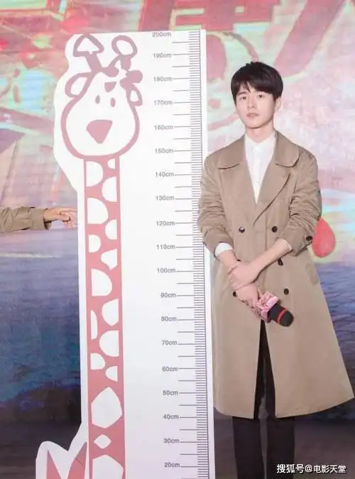 明星最新身高体重王俊凯比王一博高不少耶啵粉不服质疑注水