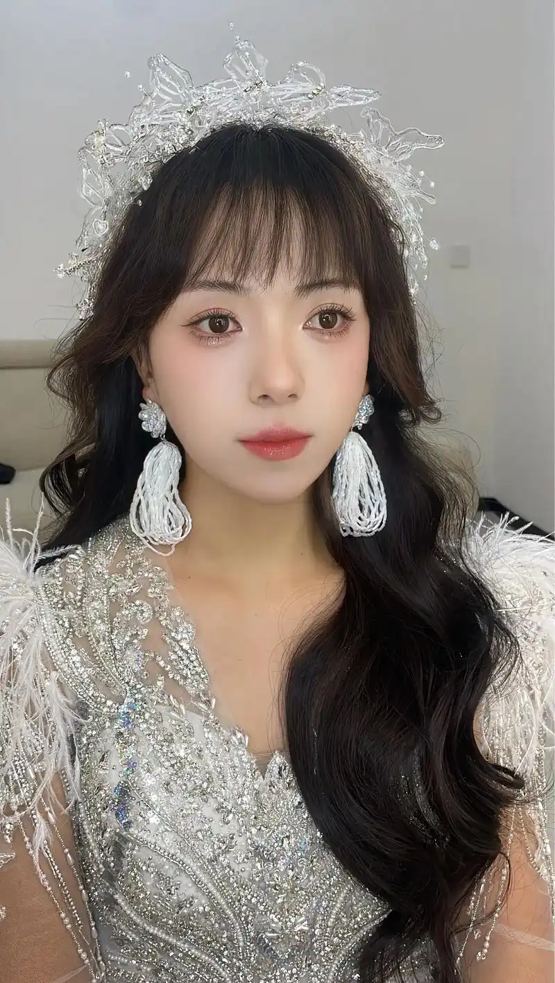 能看出来是齐耳短发新娘嘛?