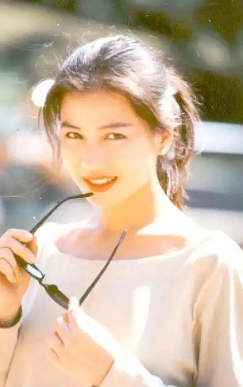 钟楚红美艳动人魅力无限的写真照